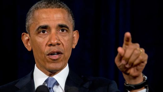 VIDEO: Baraks Obama publiski apgrābsta savas sievas sēžamvietu