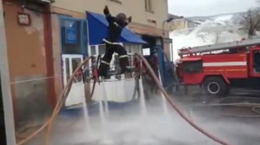 Vājprāts! Šādi krievu ugunsdzēsēji izklaidējas brīvajā laikā - VIDEO