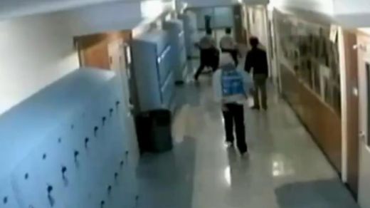 Vājprāta kalngals! Skolas apsargs piekauj 17 gadīgu zēnu ratiņkrēslā - VIDEO