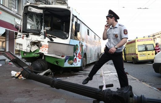 VIDEO: 26 cietušie. Maršruta autobuss ietriecas stabā un notriec gājējus