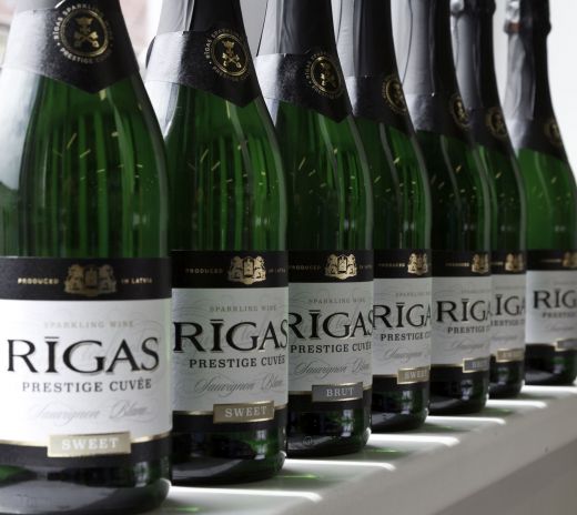 Vēsturiskajā RĪGAS dzirkstošo vīnu līnijā radīts jauns zīmols –  RĪGAS Prestige Cuvée