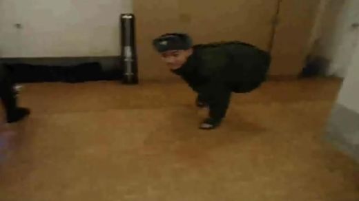 Smieklīgs VIDEO: Šādi Krievijas armijas karavīri izklaidējas brīvajā laikā