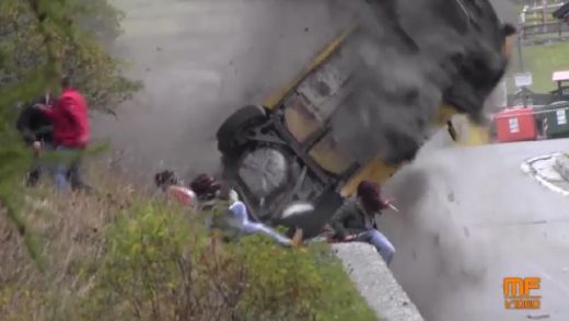 VĀJPRĀTA VIDEO: Tikai neticama veiksme izglāba šos rallija apmeklētājus no nāves