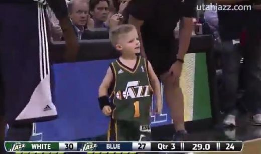 Skaisti! NBA komanda palīdz piepildīt ar leikēmiju slima puisēna kvēlāko sapni - VIDEO