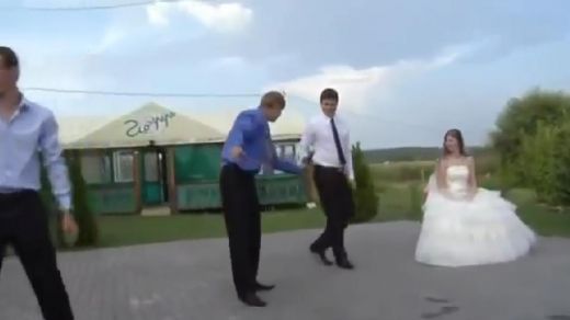 VIDEO: Fantastisks kāzu priekšnesums! Pat līgava bija šokā par jaunā vīra veikumu 