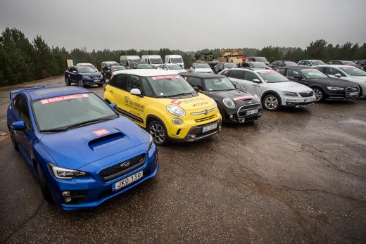 FOTO: Latvijas Gada auto 2015 lielais testa brauciens Latvijas svētku noskaņās