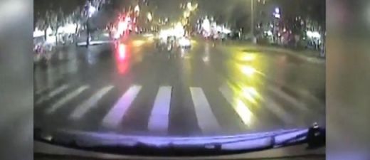 Lūk, kā žigulītis Rīgas ielās no policijas bēga - VIDEO