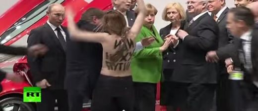 VIDEO: Putinam uzbrūk feministes!