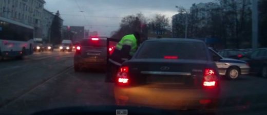 Kas notiek, ja mūc no policijas Krievijā? VIDEO
