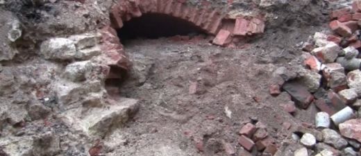 VIDEO: Oho! Rīgā atrod gandrīz 200 gadu vecu pazemes eju