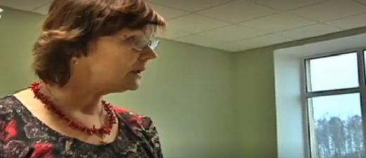 VIDEO: Šokējoši! Izplata video, kurā brutāli piekauj puisi kādas skolas gaitenī!