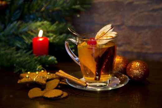 Gardi! 6 īpaši sildošu dzērienu receptes Ziemassvētkiem mežā