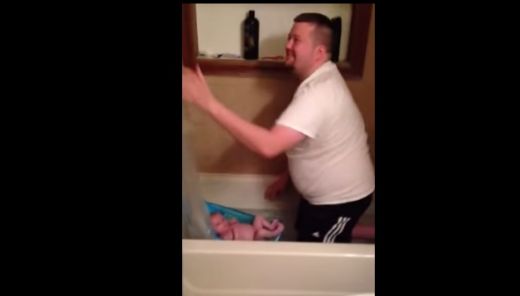 VIDEO: Mīlīgi! Mamma pieķer tēti neveiklā situācijā