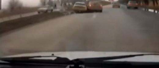 VIDEO: Videoreģistrators nofilmē, kā sieviete mēģina nogalināt savu bijušo vīru!