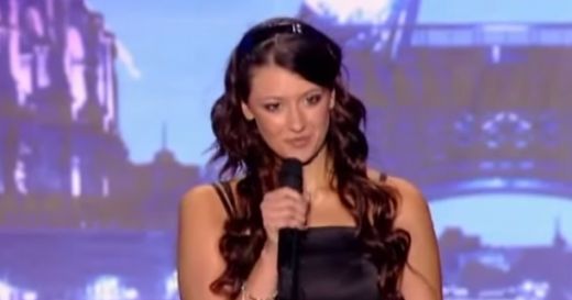 VIDEO: Viņa izskatās tik jauka, taču, kad atver muti….