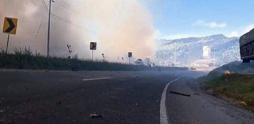 Gadsimta uguņošana! Kolumbijā uzsprāgst pirotehnikas fabrika VIDEO