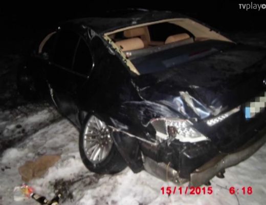 VIDEO: Dzērājšofera bēgšana no policijas beidzas ar pamatīgu avāriju