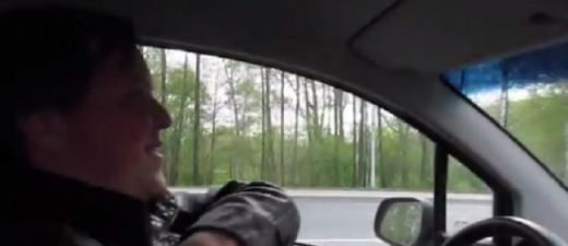 VIDEO: Krievu tūristi lepojas ar Latvijas policistu uzpirkšanu