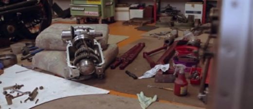VIDEO: Neticami! Viņš atdzīvināja 100 gadus veco auto