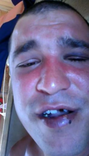 VIDEO: Šis kungs pamatīgi dabūja pa muti, bet nepārstāj būt optimists