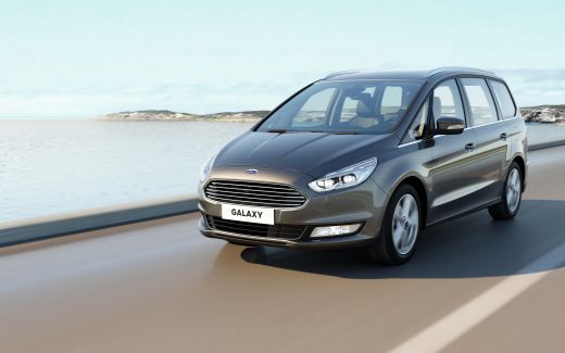 Ford laiž klajā jauno Galaxy — greznu un praktisku septiņvietīgu automobili ar pirmklasīgām braukšan