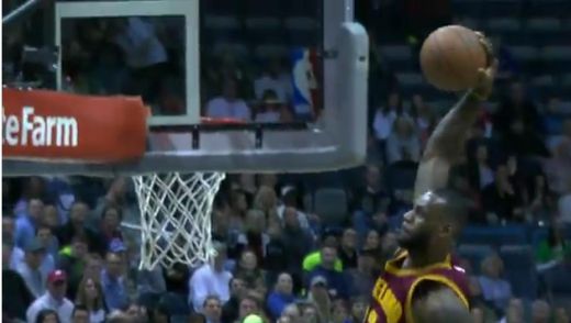 VIDEO: Aizvadītās nakts spilgtākās epizodes NBA laukumos