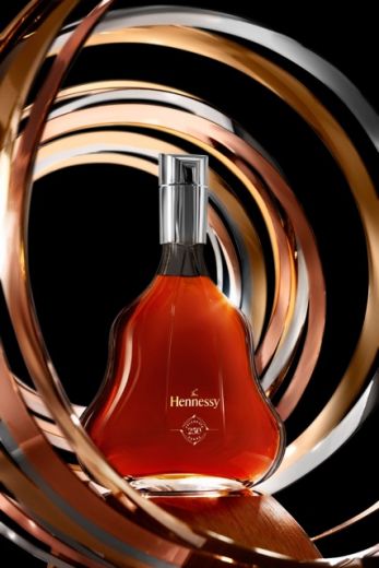 Ar krāšņām svinībām Rīgā atvērs Hennessy pop-up veikalu