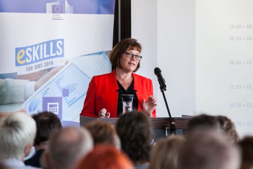Skolotāji aicināti pilnveidot digitālās prasmes, izmantojot LIKTA izstrādāto Online4EDU metodiku