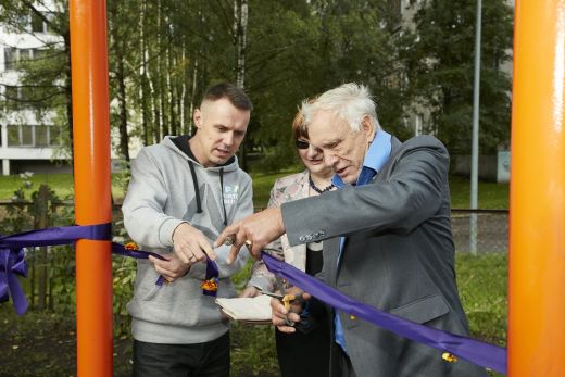 Par līdzekļiem no Jūlija Krūmiņa grāmatas pārdošanas Rīgas Valdorfskolā atklāj vingrošanas staciju