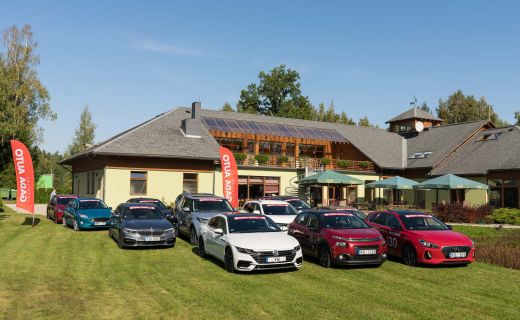 Skaistā braucienā uz Usmu izmēģināti jaunākie “Latvijas Gada auto 2018” pretendenti