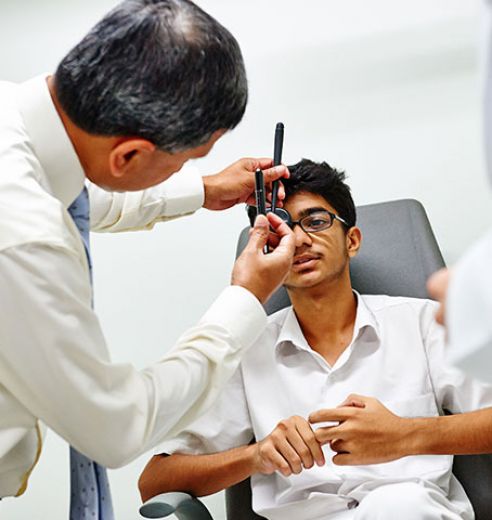 Optometristi aicina Latvijas iedzīvotājus – kontaktlēcu lietotājus – uz bezmaksas redzes pārbaudēm 