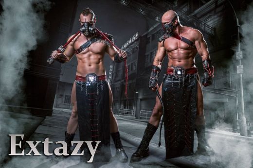 Intīmi mirkļi ar muskuļotiem gladiatoriem