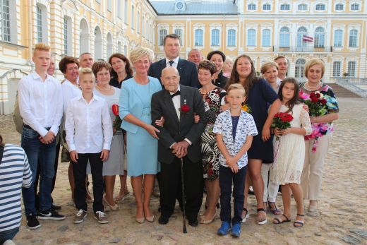 Sirsnīgais Latvijas Simtgadnieku salidojums! No cik gadu vecuma var pieteikties?