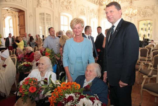 Aicinām uzņēmējus atbalstīt valsts sirsnīgāko pasākumu - LATVIJAS Simtgadnieku salidojumu!