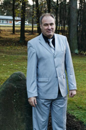 Garkalnes mērs pats nesaprot, ko par valsts naudu darījis Azerbaidžānā un lecas pret žurnālistiem