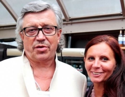 Šokējoši. Aktieris Andris Bērziņš uz Straupē iešļircinātām zālēm uzdzer šnabi