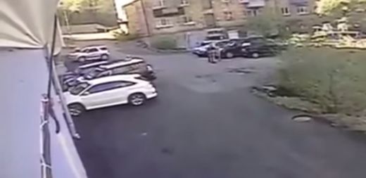VIDEO: Meitenīte sadauzīja Lexus un momentā kļuva par interneta zvaigzni!